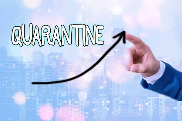 Mesaj işareti karantinayı gösteriyor. Bir bireyin veya mal taşımacılığının kavramsal fotoğraf kısıtlaması dijital ok başı eğrisinin yukarı doğru yükselmesi büyüme kavramını gösterir.
