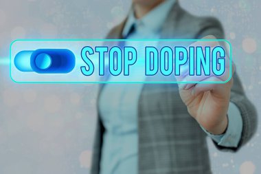 Dopingin durduğunu gösteren bir not yazıyorum. İş fotoğrafı gösterimi, web veri güvenliği uygulama sistemi için yasaklanmış atletik performans artırıcı ilaçların kullanımını bıraktı.