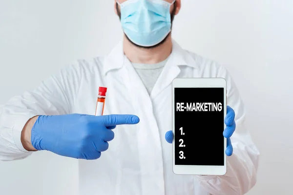 A remarketing jegyzetet. Üzleti fotó bemutatása Stratégia, hogy elérje a potenciális ügyfelek a honlapon Laboratóriumi vérvizsgálat minta látható orvosi diagnosztikai. — Stock Fotó
