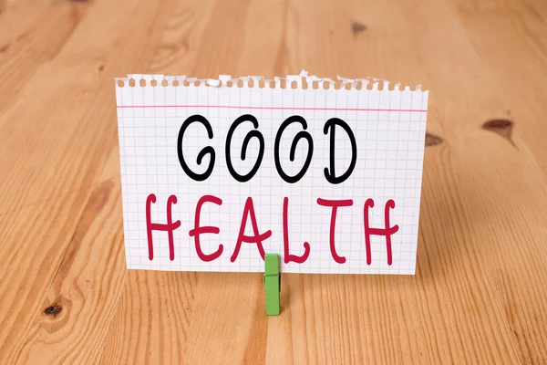 Texto de escritura de palabras Good Health. Concepto de negocio para el estado de ser vigoroso y libre de una enfermedad corporal o mental Recordatorio vacío piso de madera fondo verde tendedero ranura ranura de oficina. — Foto de Stock