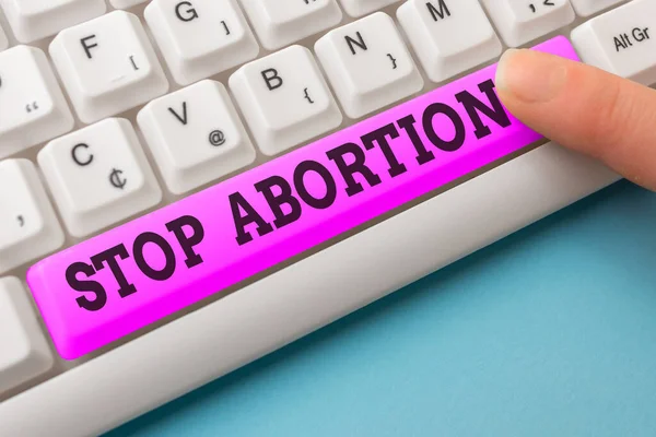 Texto escrito por palavra Stop Abortion. Conceito de negócio para defender contra a prática do aborto Movimento Prolife Tecla de teclado de PC colorido diferente com acessórios em fundo vazio. — Fotografia de Stock