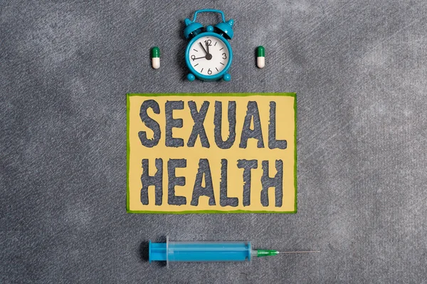 Texte d'écriture de mots Sexual Health. Concept d'entreprise pour Capacité d'embrasser et de profiter de la sexualité tout au long de notre vie Ensemble d'équipements médicaux avec bloc-notes pour l'évaluation de l'état de santé. — Photo