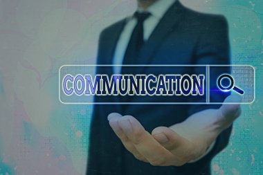 İletişim 'i gösteren bir not yazıyorum. İş fotoğrafı görüntüleme bilgileri, bireyler arasında bir sistem Web araması dijital bilgi fütüristik teknoloji ağı bağlantısı yoluyla takas edilir.