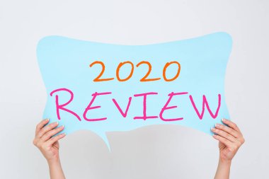 Kavramsal el yazısı 2020 Review 'i gösteriyor. Bir önceki yıl boş baloncuk sohbet etiketinin kişisel fikri vurgulamasını sağlayan önemli olayları veya eylemleri gösteren iş fotoğrafı gösterimi.