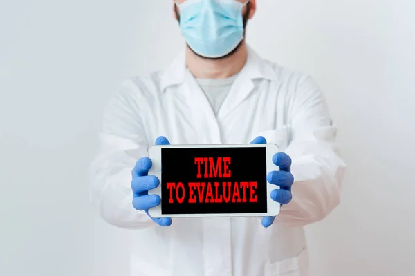 Conceptual hand writing showing Time To Evaluate. Business photo text judge something with respect to its worth or significance Laboratory Technician Featuring Sticker Paper Smartphone. — Stock Photo, Image