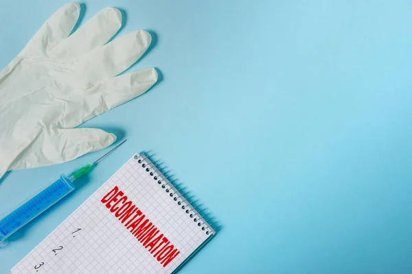 Scrivere testi a mano Decontaminazione. Concetto che significa neutralizzare ogni presenza di sostanze pericolose Set di apparecchiature mediche con blocco note per la valutazione delle condizioni di salute. — Foto Stock