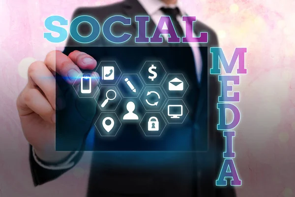 Γραπτό σημείωμα που δείχνει τα Social Media. Business photo showing Online κανάλι επικοινωνίας Δικτύωση Microblogging Πληροφοριακό ψηφιακό δίκτυο infographic στοιχεία. — Φωτογραφία Αρχείου