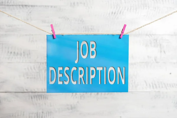 Handschrift tekst Job Description. Concept betekent een formele rekening van een werknemer s verantwoordelijkheden Waslijn wasknijper rechthoekig papier herinnering wit hout bureau. — Stockfoto