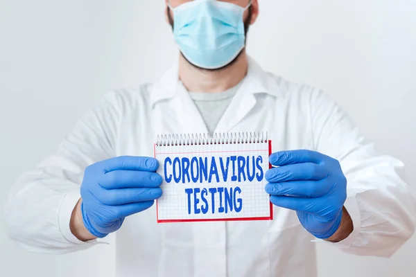 Handskrift text Coronavirus Testing. Begreppet innebär insamling av prover från en livskraftig patient för att identifiera SARSCoV2 Laboratory Technician Featuring Empty Sticker Paper Accessories Smartphone. — Stockfoto