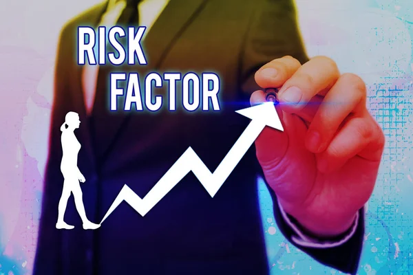 Testo di scrittura di parole Fattore di rischio. Concetto aziendale per caratteristiche che possono aumentare la percentuale di acquisizione di una malattia Simbolo freccia andando verso l'alto che denota punti che mostrano risultati significativi. — Foto Stock