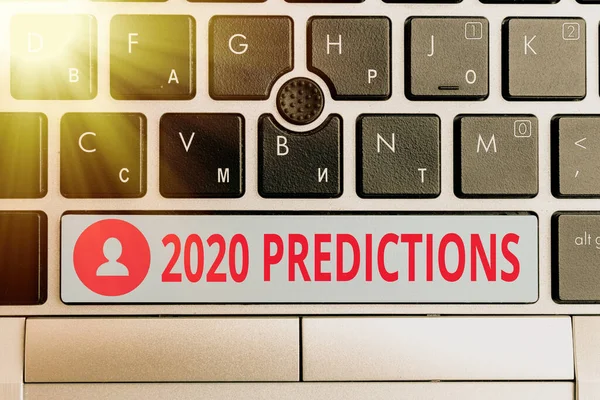 Segno di testo che mostra le previsioni 2020. Dichiarazione fotografica concettuale su ciò che pensi accadrà nel 2020 Tasto tastiera del PC colorato diverso con accessori su sfondo vuoto. — Foto Stock