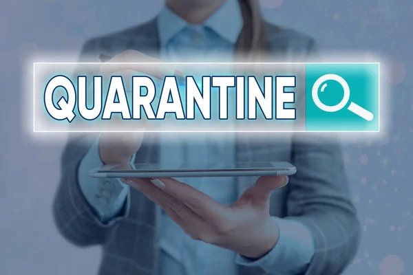 Scrivere testi a mano in quarantena. Concetto che significa limitazione delle attività di un individuo o il trasporto di merci Ricerca web informazioni digitali tecnologia futuristica connessione di rete. — Foto Stock