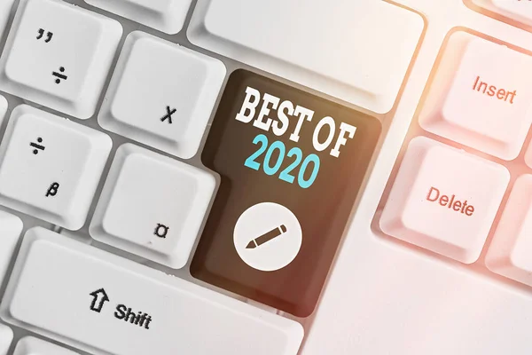 Word writing text Best Of 2020. Geschäftskonzept für großartige und wunderbare Dinge und Ereignisse passiert auf 2020 Verschiedene farbige Tastatur-Taste mit Zubehör auf leerem Kopierraum angeordnet. — Stockfoto