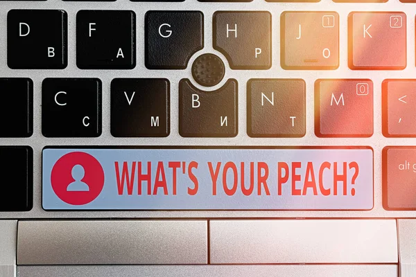 S 가 무엇인지를 보여 주는 문자 표지판은 Peach 문이다. 콘셉트 사진 매우 좋은 개인 또는 물건 다른 컬러 PC 키보드 키 빈 배경 액세서리와 함께. — 스톡 사진