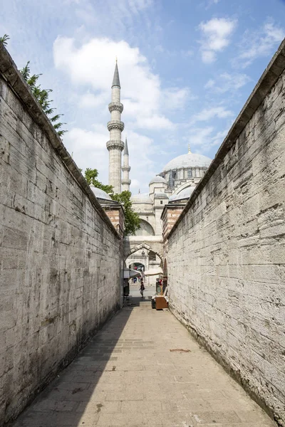 イスタンブール トルコ 2015 2015 日にトルコ イスタンブールの Fatih 地区にスレイマニエ モスクへの道 — ストック写真