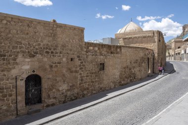 Mardin, Türkiye: 18 Mayıs 2018: çocuk Mardin, Türkiye'de 18 Mayıs 2018 üzerinde yürüme..