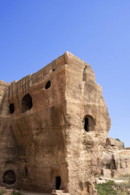 Mardin, Türkiye - 18 Mayıs 2018: Mardin, Türkiye 'de Dara Antik Kenti Mezarlığı 18 Mayıs 2018.