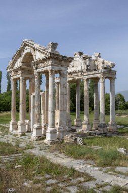 Tetrapylon Afrodit Tapınağı 'nın ana girişidir.