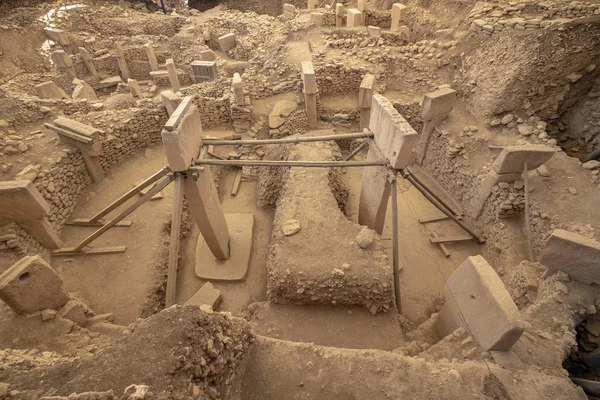 Şanlıurfa, Türkiye - 08 Eylül 2018: 08 Eylül 2018 üzerinde Gobeklitepe Tapınağı, Şanlıurfa, Türkiye turist ziyaret edin.