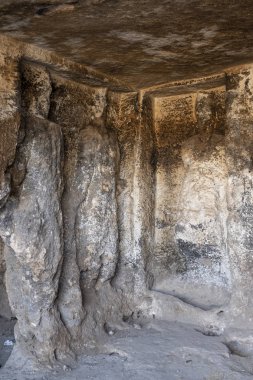 Yeraltı odası sayısı bulunan Sin Tapınağı ve Suriye tanrıların Sogmatar, Şanlıurfa, Türkiye içinde ay hilal temsilleri ortasında içeren kısma temsilleri aşağıda.; odası 