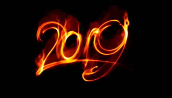 Feliz año nuevo 2019 letras números aislados escritos con llama de fuego blanco o humo sobre fondo negro —  Fotos de Stock