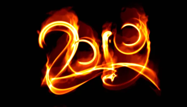 Felice anno nuovo 2019 numeri isolati lettering scritto con fuoco bianco fiamma o fumo su sfondo nero — Foto Stock