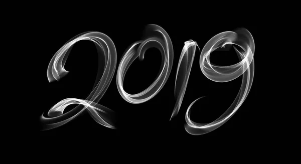 Frohes neues Jahr 2019 isolierte Zahlen Schriftzug mit Feuer Flamme oder Rauch auf schwarzem Hintergrund geschrieben — Stockfoto