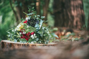 Düğün çiçek buketi orman ahşap oturum