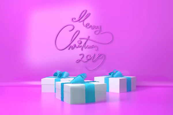 Feliz Navidad 2019 letras escritas en la pared de color rosa de moda y tres cajas de regalo presentes con lazos azules al lado. ilustración 3d —  Fotos de Stock