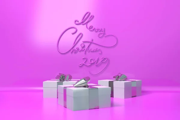 Feliz Navidad 2019 letras escritas en la pared de color rosa de moda y tres cajas de regalo presentes con arcos de plata al lado. ilustración 3d —  Fotos de Stock