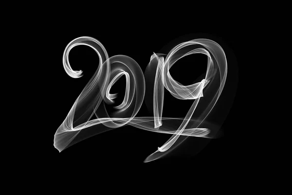 Felice anno nuovo 2019 numeri isolati lettering scritto con fiamma di fuoco o fumo su sfondo nero — Foto Stock