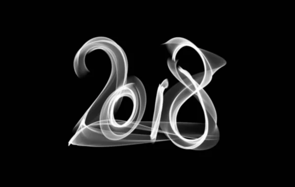 Frohes neues Jahr 2018 isolierte Zahlen Schriftzug mit Feuer Flamme oder Rauch auf schwarzem Hintergrund geschrieben — Stockfoto