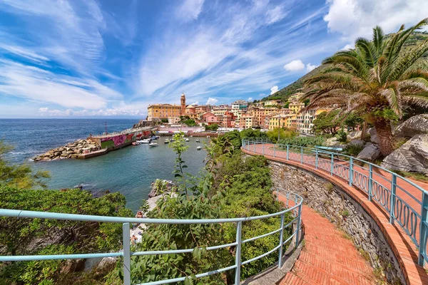 Das Dorf Nervi Von Der Passeggiata Anita Garibaldi Aus Gesehen lizenzfreie Stockfotos