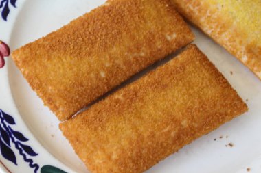 kaassouffl , ince hamur bazlı şal içinde erimiş peynir Hollandalı bir aperatif