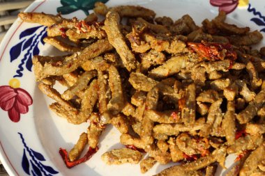 Fırında hindi shawarma bir tabakta, D ner kebap dayalı Orta Doğu eti