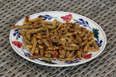 Fırında hindi shawarma bir tabakta, D ner kebap dayalı Orta Doğu eti