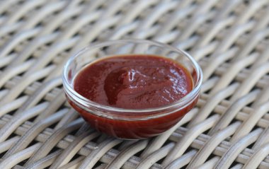 Cam kase füme kırmızı barbekü sosu