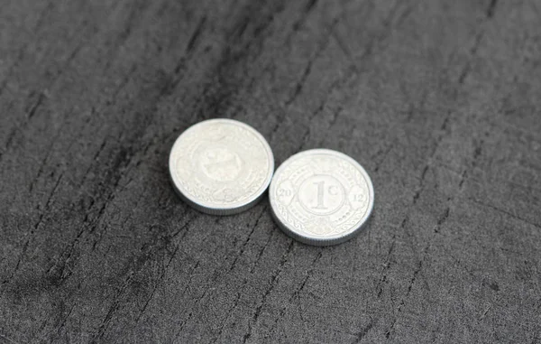 10 (tíz) cent holland Antillean forint érme fekete háttér — Stock Fotó