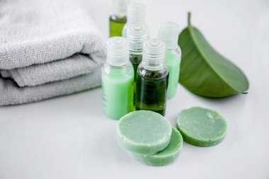 Beyaz arka plan üzerinde güzel spa ayarı