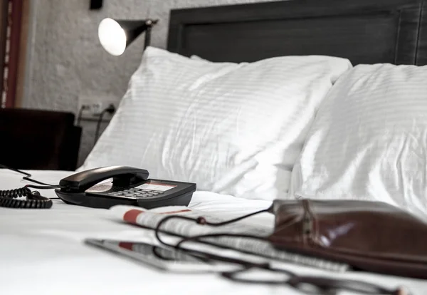 Telephone Bed Hotel Room — Stock Photo, Image