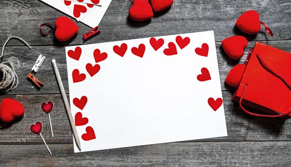 Conceito Dia Dos Namorados Com Papel Branco Coração Vermelho Mesa — Fotografia de Stock