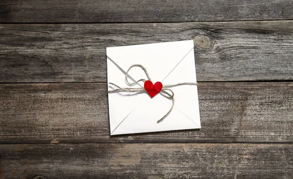 Concepto San Valentín Con Papel Blanco Corazón Rojo Sobre Mesa —  Fotos de Stock