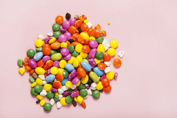 Πολύχρωμα Γλειφιτζούρια Και Διάφορα Χρωματιστά Στρογγυλά Γλυκά Άνω Όψη — Φωτογραφία Αρχείου