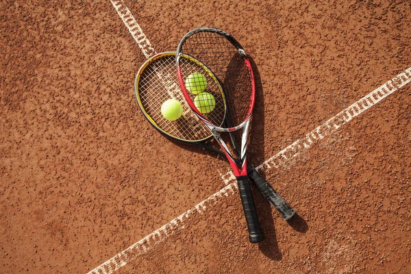 Bola Tênis Com Raquete Campo — Fotografia de Stock