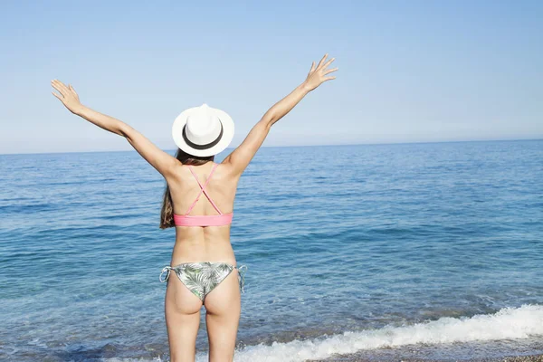 Vacaciones Playa Mujer Hermosa Caliente Sombrero Sol Bikini Pie Con —  Fotos de Stock