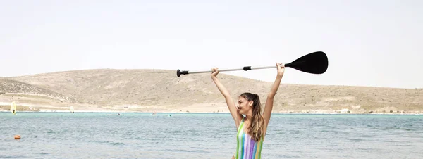 Surfer Vrouw Surfen Oceaan — Stockfoto