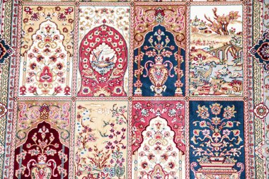 Geleneksel halk geometrik süslemeli renkli mozaik oryantal kilim halısı. Kenarlık çerçeveli desenli halı