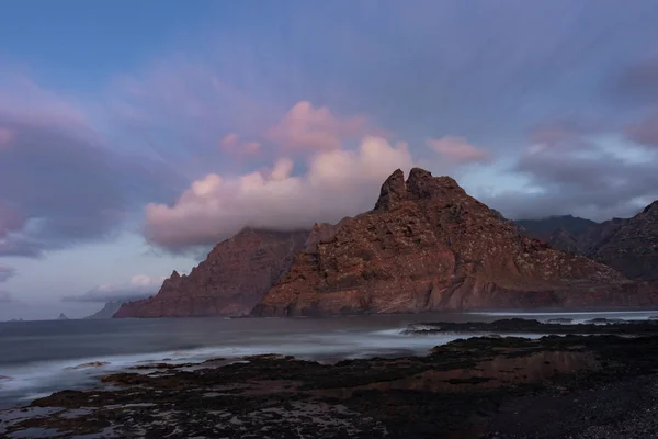 Uzun pozlama manzara sahil La Punta Del Hidalgo, Tenerife, Kanarya Adaları, İspanya.