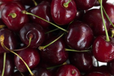 bir kase taze kırmızı kiraz. arka plan olarak kiraz