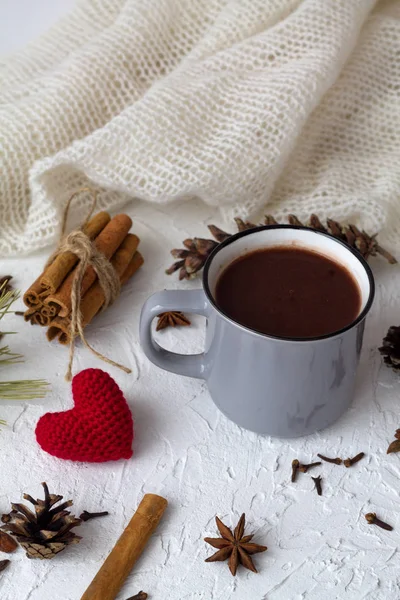 Сіра Чашка Гарячого Шоколаду Кориці Зірка Анісу Язане Червоне Серце — стокове фото